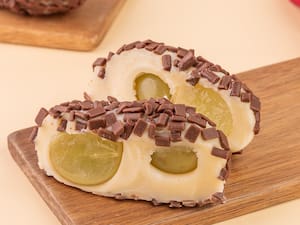 Bombom de Uva - Brigadeiro Branco + Uva Verde + Granulado Nobre