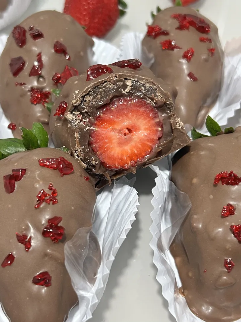 Morango cravejado brigadeiro